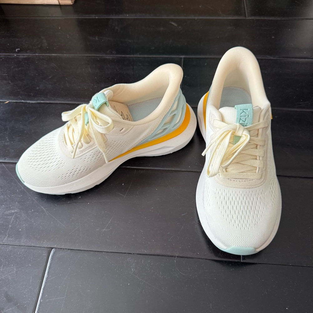 NWOB Kizik Athens 2 Sneakers